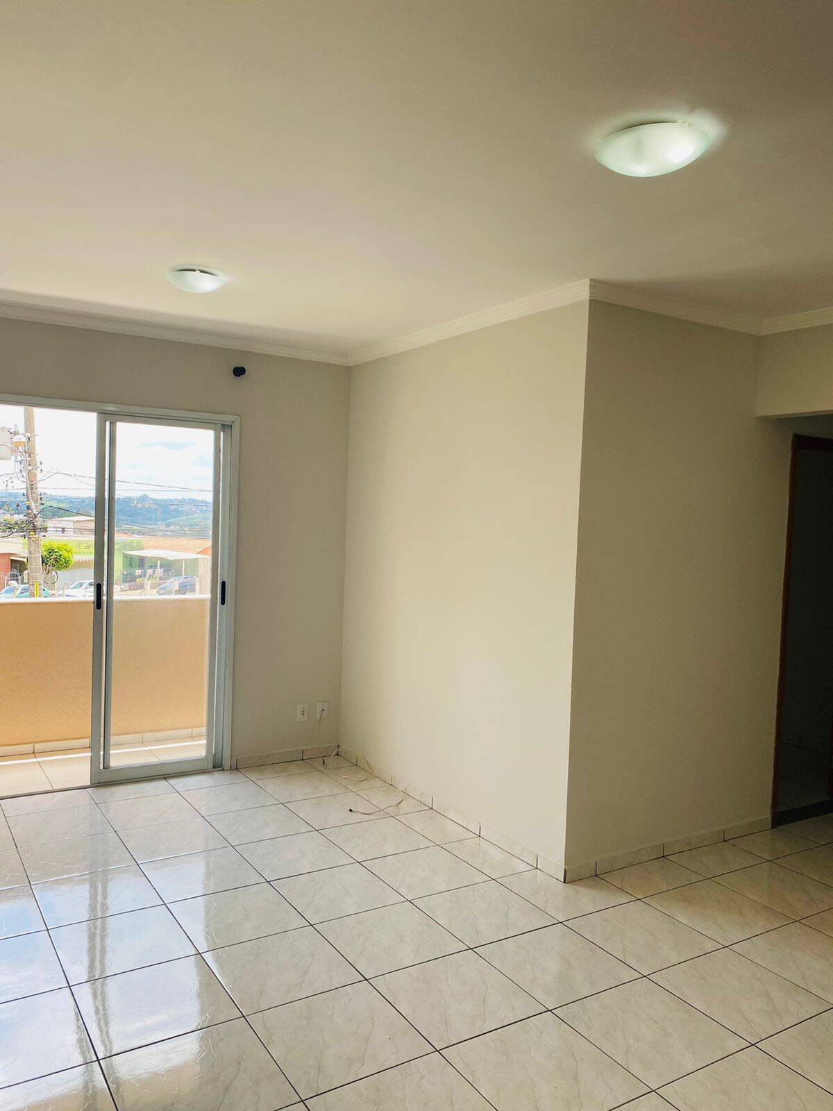 Apartamento à venda com 2 quartos, 72m² - Foto 2