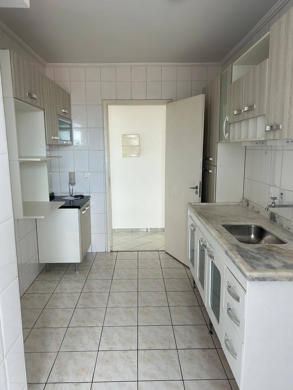 Apartamento para alugar com 2 quartos, 76m² - Foto 3