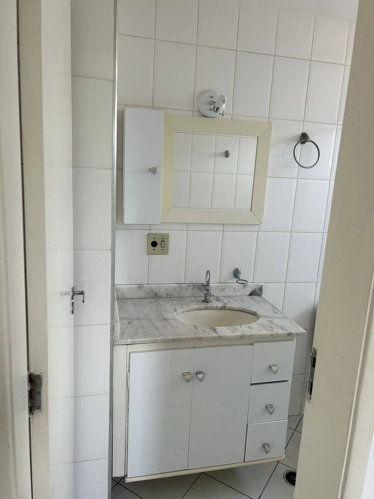 Apartamento para alugar com 2 quartos, 76m² - Foto 9