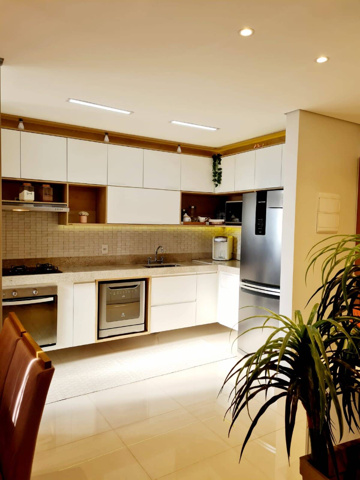 Apartamento à venda com 3 quartos, 77m² - Foto 2