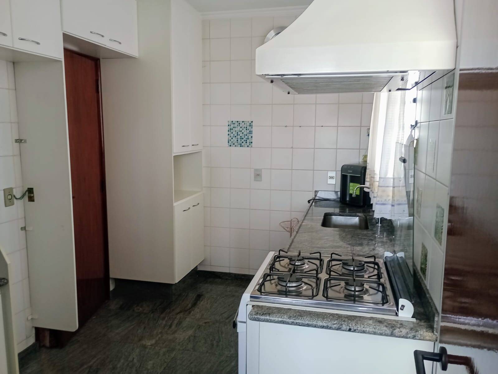Apartamento para alugar com 3 quartos, 200m² - Foto 5