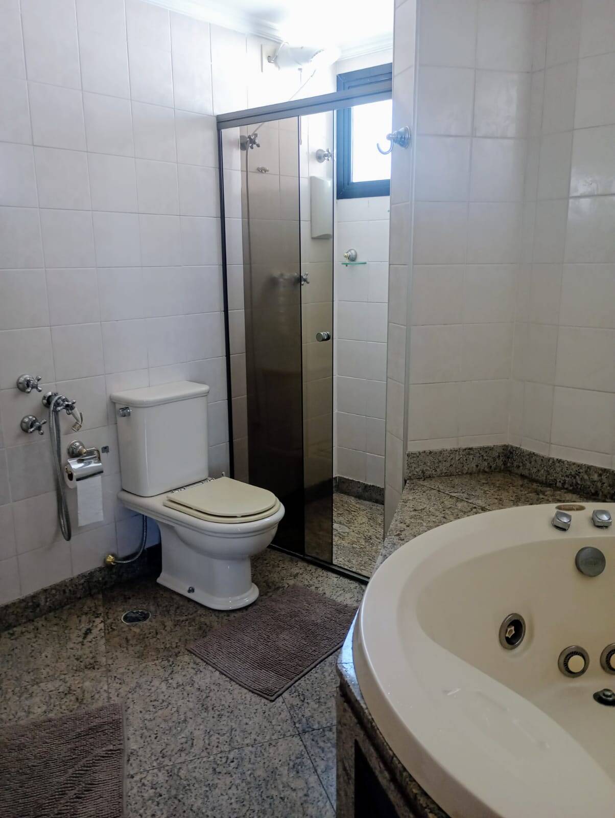 Apartamento para alugar com 3 quartos, 200m² - Foto 7