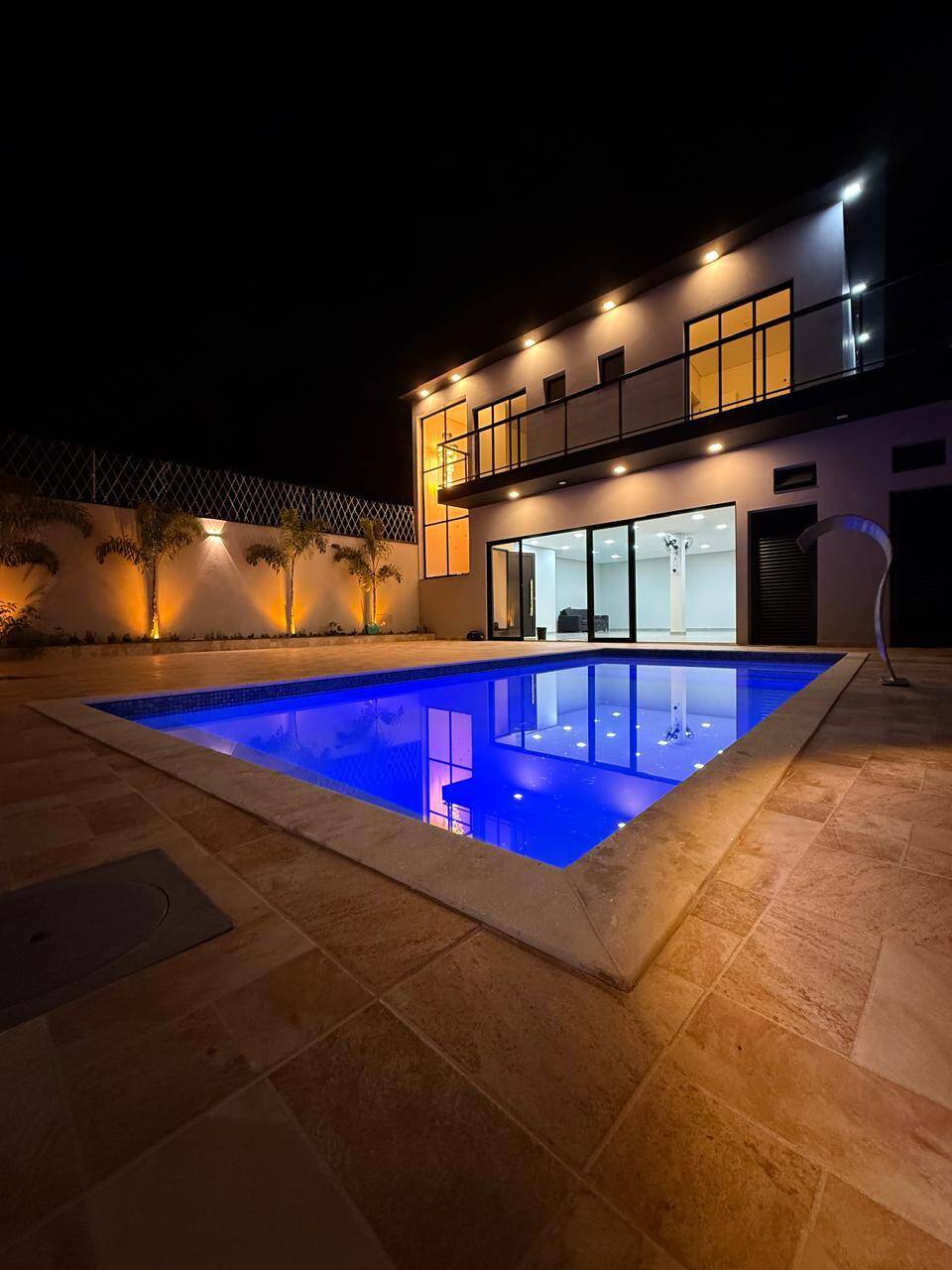 Casa à venda com 3 quartos, 220m² - Foto 1