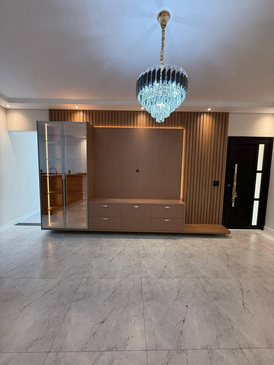 Casa à venda com 3 quartos, 220m² - Foto 2
