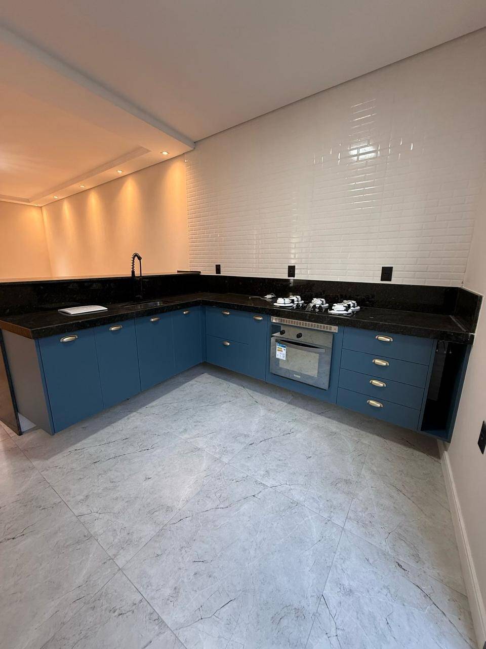 Casa à venda com 3 quartos, 220m² - Foto 4