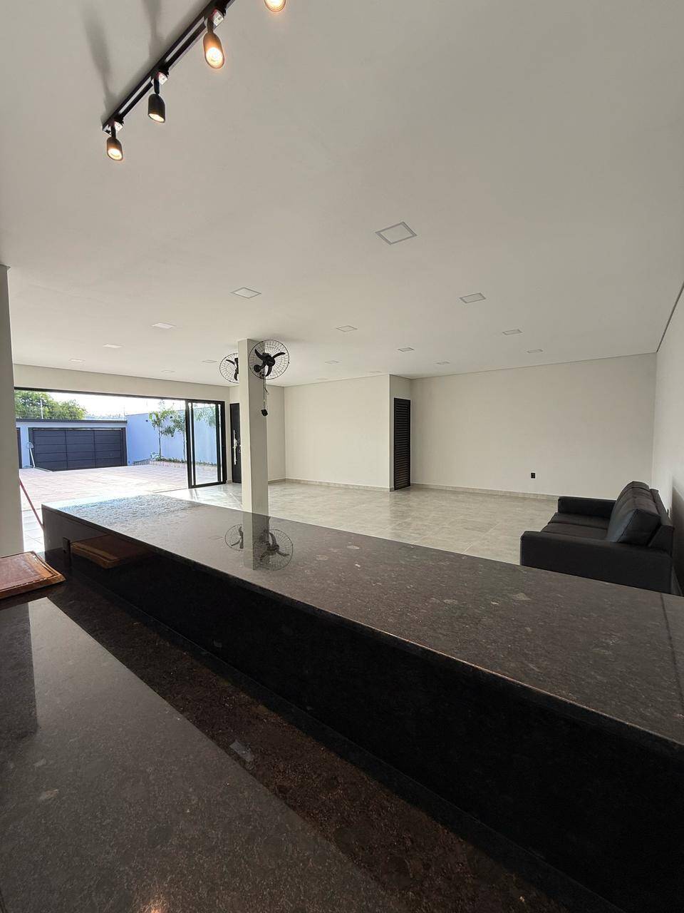Casa à venda com 3 quartos, 220m² - Foto 5