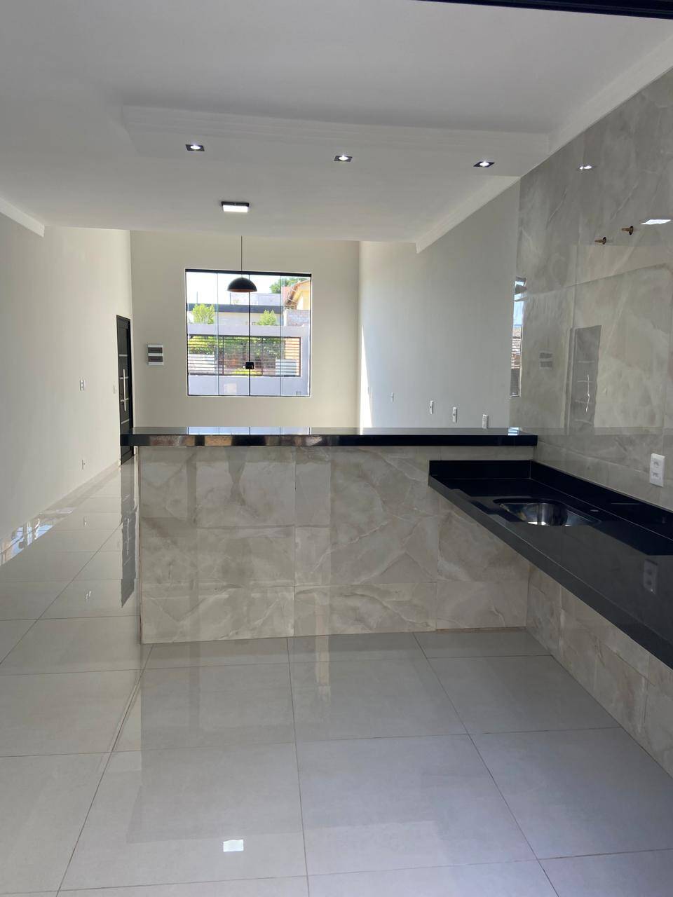 Casa à venda com 3 quartos, 250m² - Foto 1